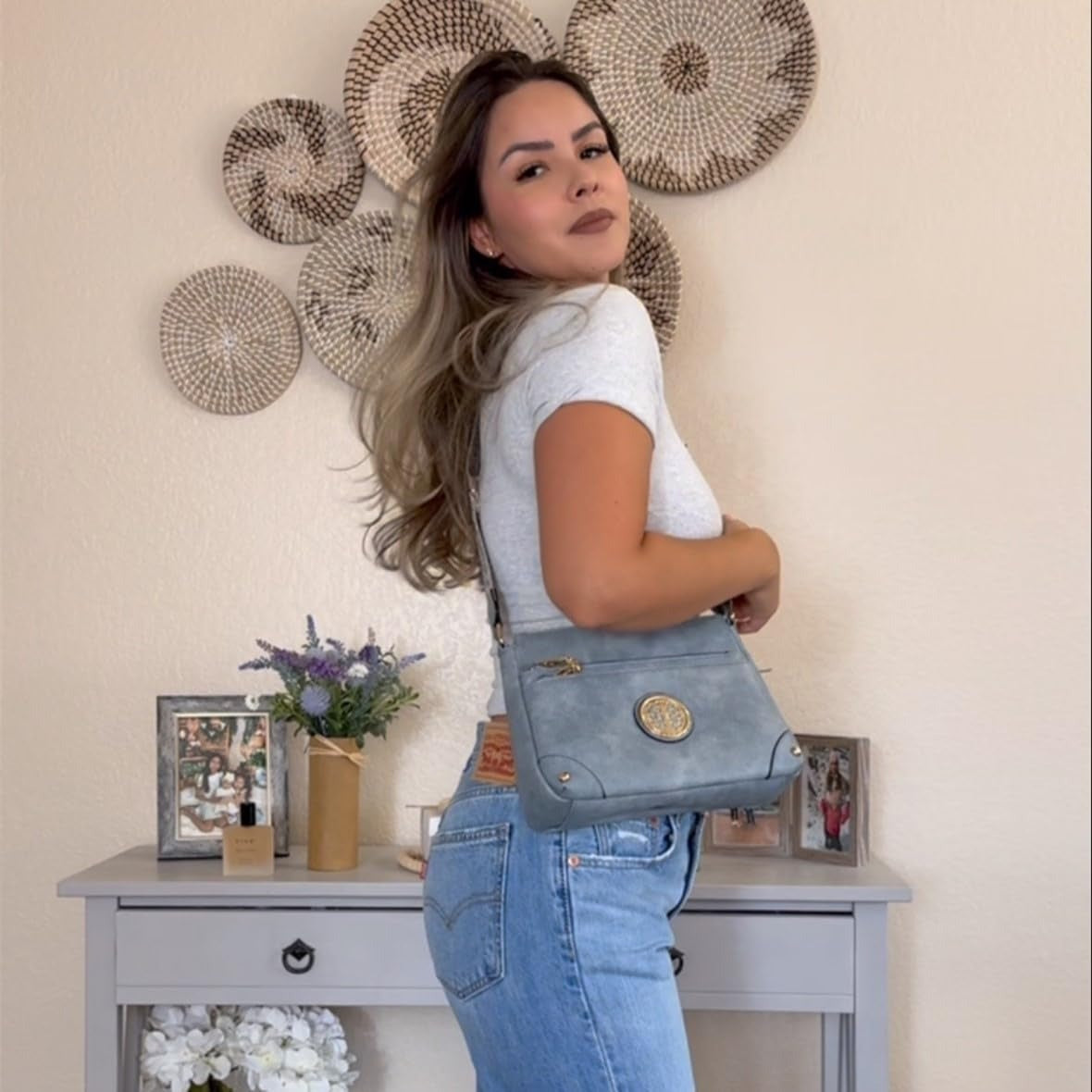 Crossbody Purses for Women Trendy Multi Pockets Shoulder Bag Medium Handbags with Guitar Strap