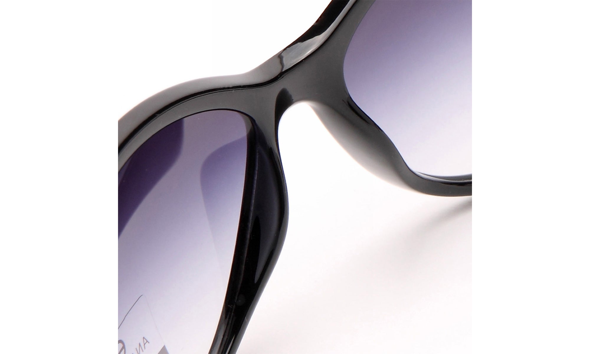 Dasein Fashion Outlined Sunglasses with Curvy Details