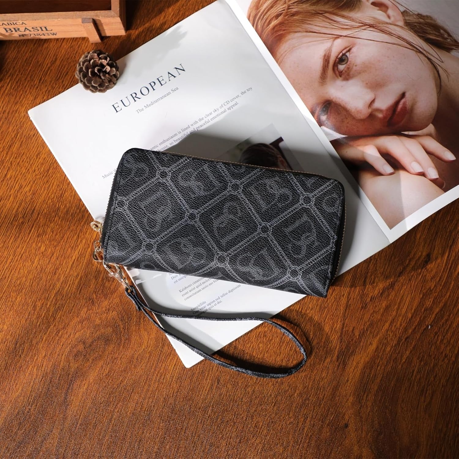 RFID Blocking Wallet Purse for Women Large Capacity Wristlet Clutch Bag Multi Card Holder Phone Case with Wrist Strap